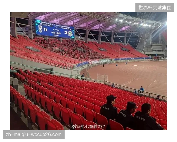 VAR升级后可向边裁发即时语音提醒，日本队需适应裁判更快节奏的越位旗号。